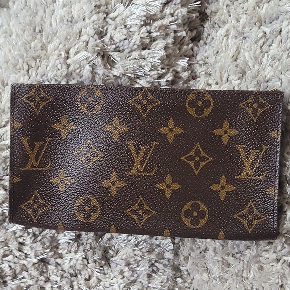 Louis Vuitton Cosmetics Pouch / Pochette - Picture 16 of 16